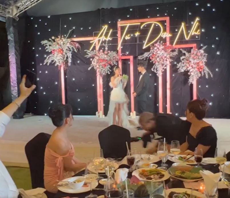 Anh Tú hết khóc lại cười vì bài hát bà xã Diệu Nhi, quẩy cực sung trong ngày trọng đại - Hình 10