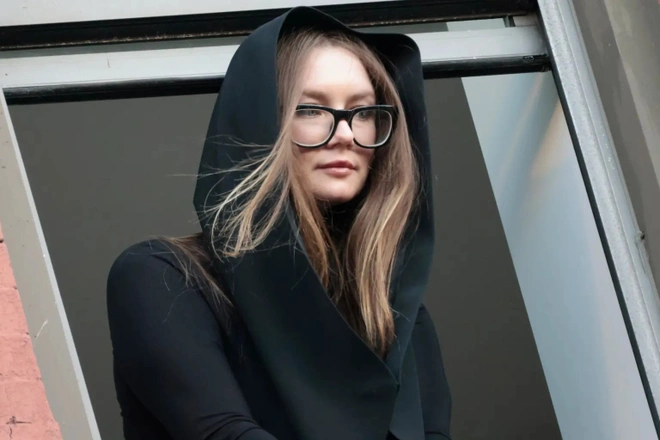  Anna Sorokin - Tiểu thư lừa đảo được săn đón như ngôi sao điện ảnh sau khi ra tù - Hình 2
