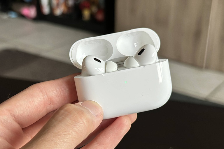 Apple muốn chuyển dây chuyền sản xuất AirPods sang Ấn Độ - Hình 1