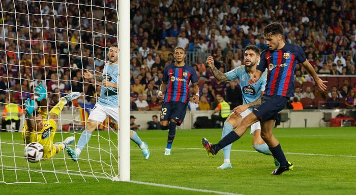 Barca chiếm ngôi đầu của Real Madrid - Hình 1