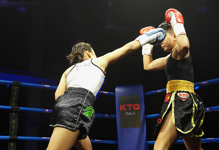 Boxing quốc tế 2 châu lục: Thu Nhi khiến đối thủ xin hàng, á hậu Huyền My sửng sốt - Hình 4