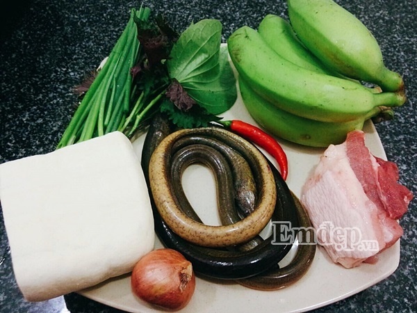 Cách làm lươn om chuối xanh dân dã, nóng hổi, ngon lành ngày mưa - Hình 2