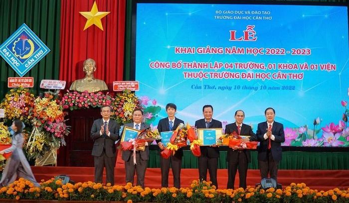 Công bố thành lập 4 trường, 1 khoa và 1 viện thuộc Trường Đại học Cần Thơ - Hình 2