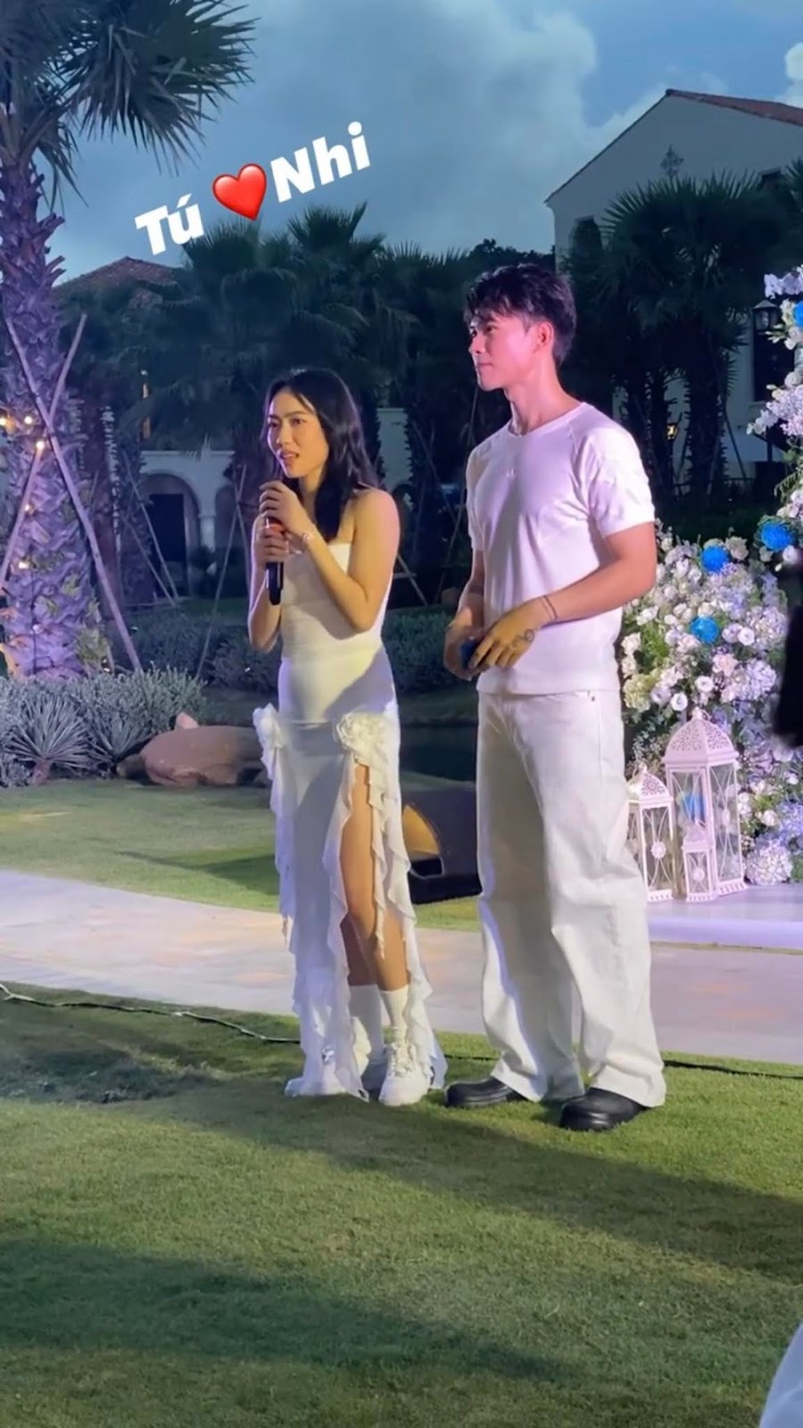 Đám cưới Diệu Nhi - Anh Tú: Cặp đôi nắm tay chẳng rời, dàn sao choáng với món quà từ cô dâu - chú rể - Hình 6