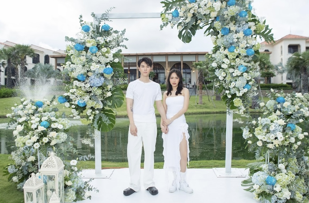 Đám cưới Diệu Nhi - Anh Tú: Cặp đôi nắm tay chẳng rời, dàn sao choáng với món quà từ cô dâu - chú rể - Hình 1