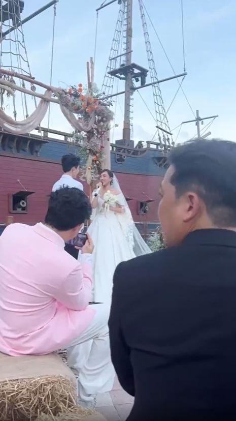 Dàn khách mời đình đám làng giải trí Việt hội tụ đông đủ, Anh Tú rơi nước mắt trước hôn lễ - Hình 8