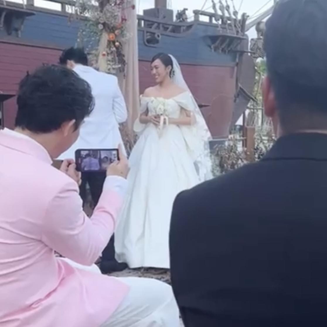 Dàn khách mời đình đám làng giải trí Việt hội tụ đông đủ, Anh Tú rơi nước mắt trước hôn lễ - Hình 14