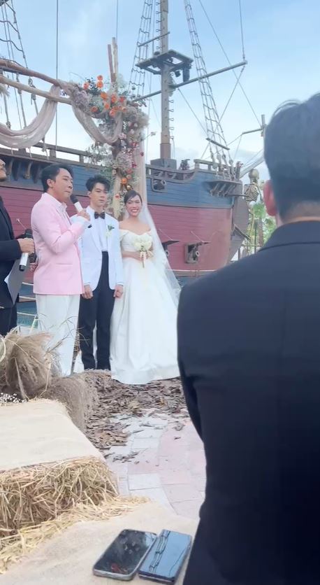 Dàn khách mời đình đám làng giải trí Việt hội tụ đông đủ, Anh Tú rơi nước mắt trước hôn lễ - Hình 13