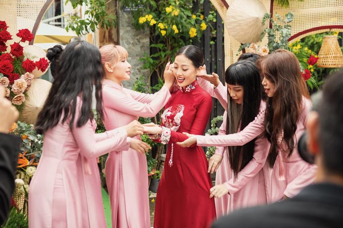 Dàn nghệ sĩ chung vui lễ cưới của Liêu Hà Trinh, thực đơn toàn các món - Hình 19