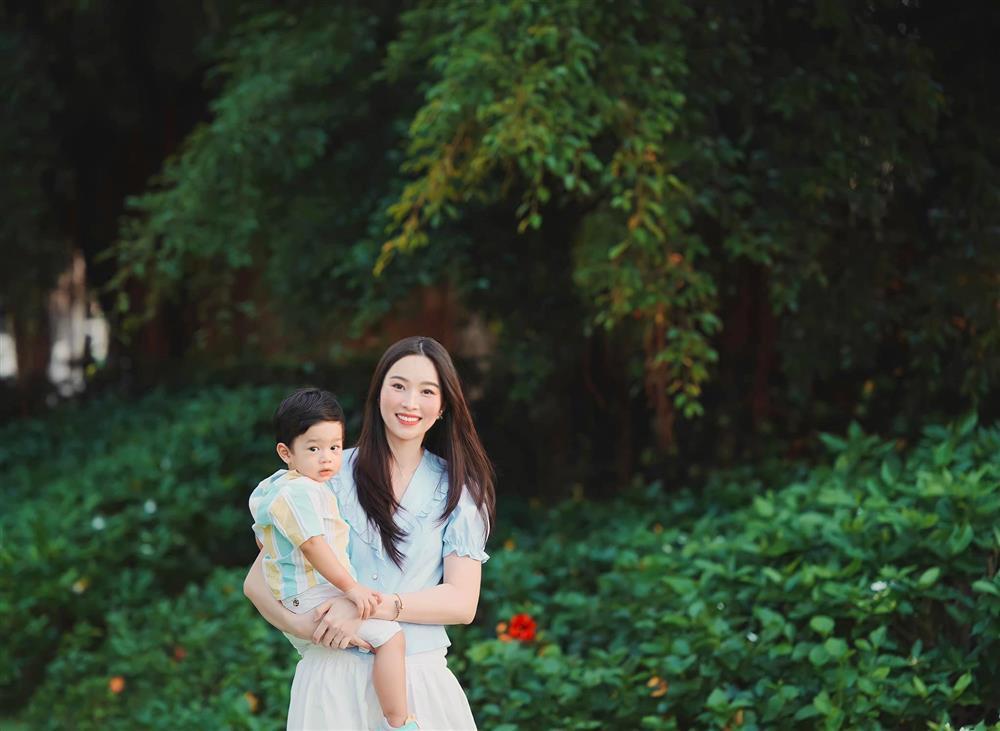 Đặng Thu Thảo hiếm hoi khoe con trai, lớn thêm không ít - Hình 9