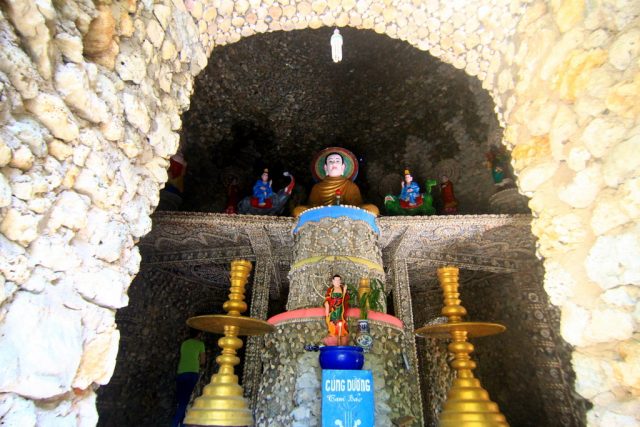Ghé thăm ngôi chùa độc đáo làm từ vỏ ốc ở Nha Trang - Chùa Từ Vân - Hình 5