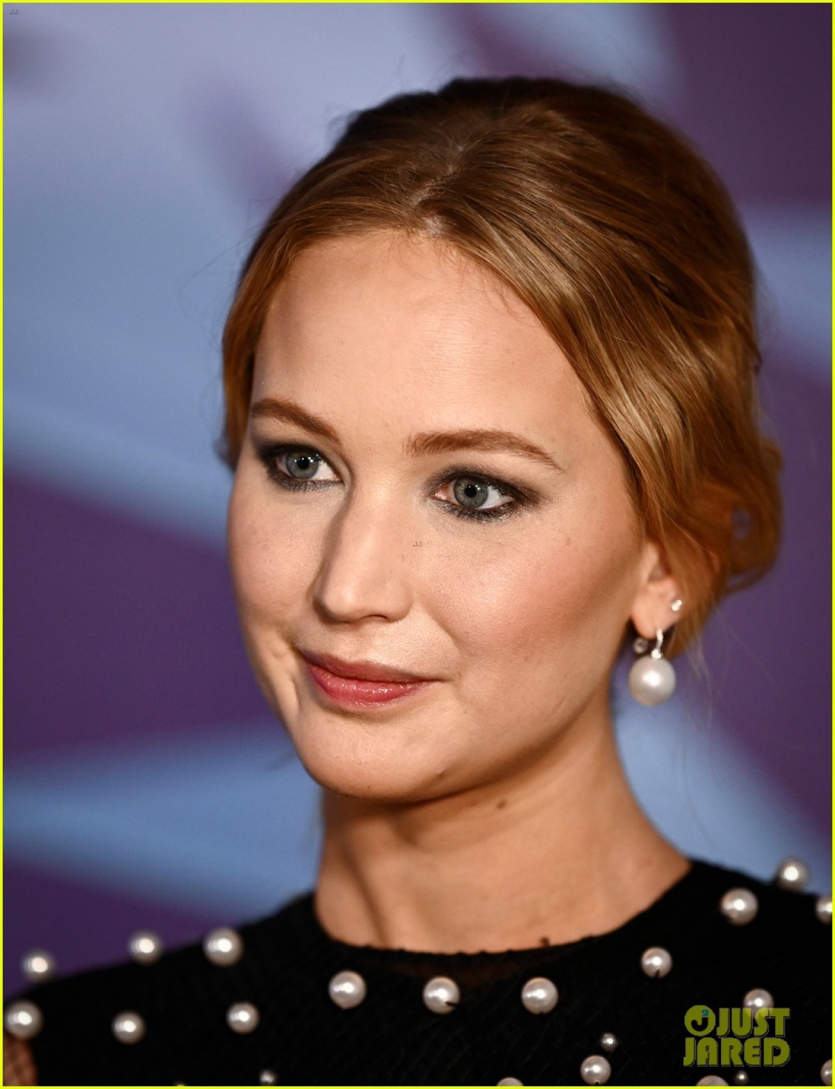 Jennifer Lawrence diện đầm đính ngọc trai sang trọng dự sự kiện - Hình 7
