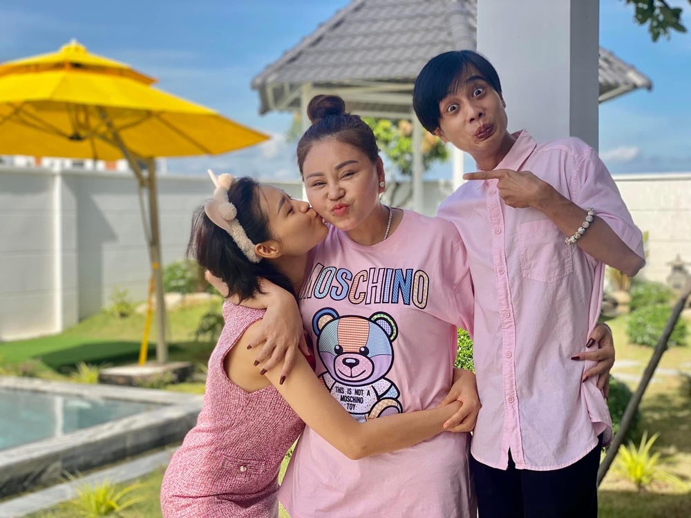 Lê Giang ưng bụng Tuấn Dũng, hết bênh vực đến dẫn về biệt thự vườn - Hình 2