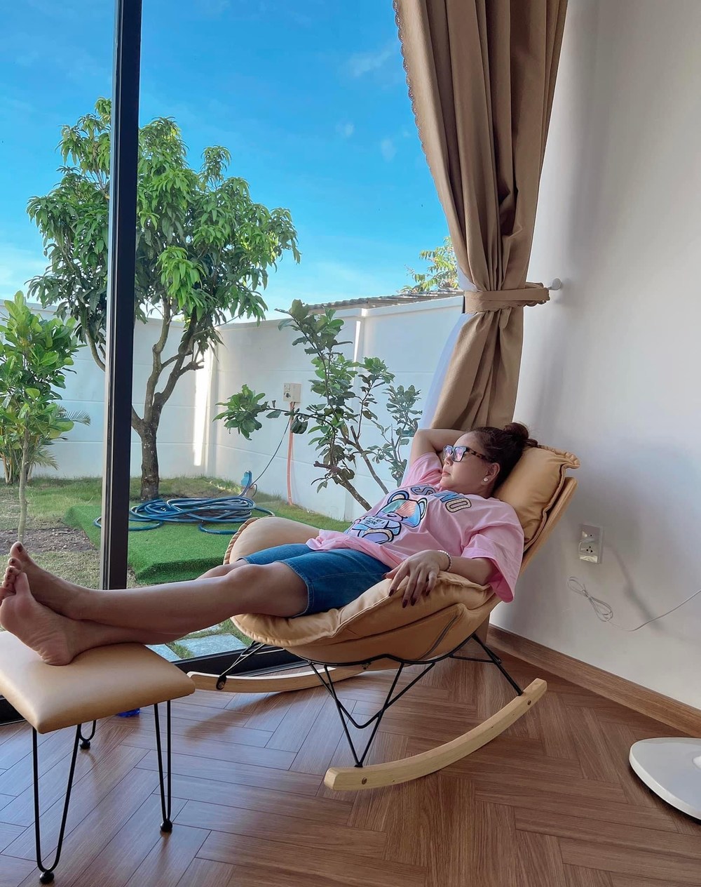 Lê Giang ưng bụng Tuấn Dũng, hết bênh vực đến dẫn về biệt thự vườn - Hình 6