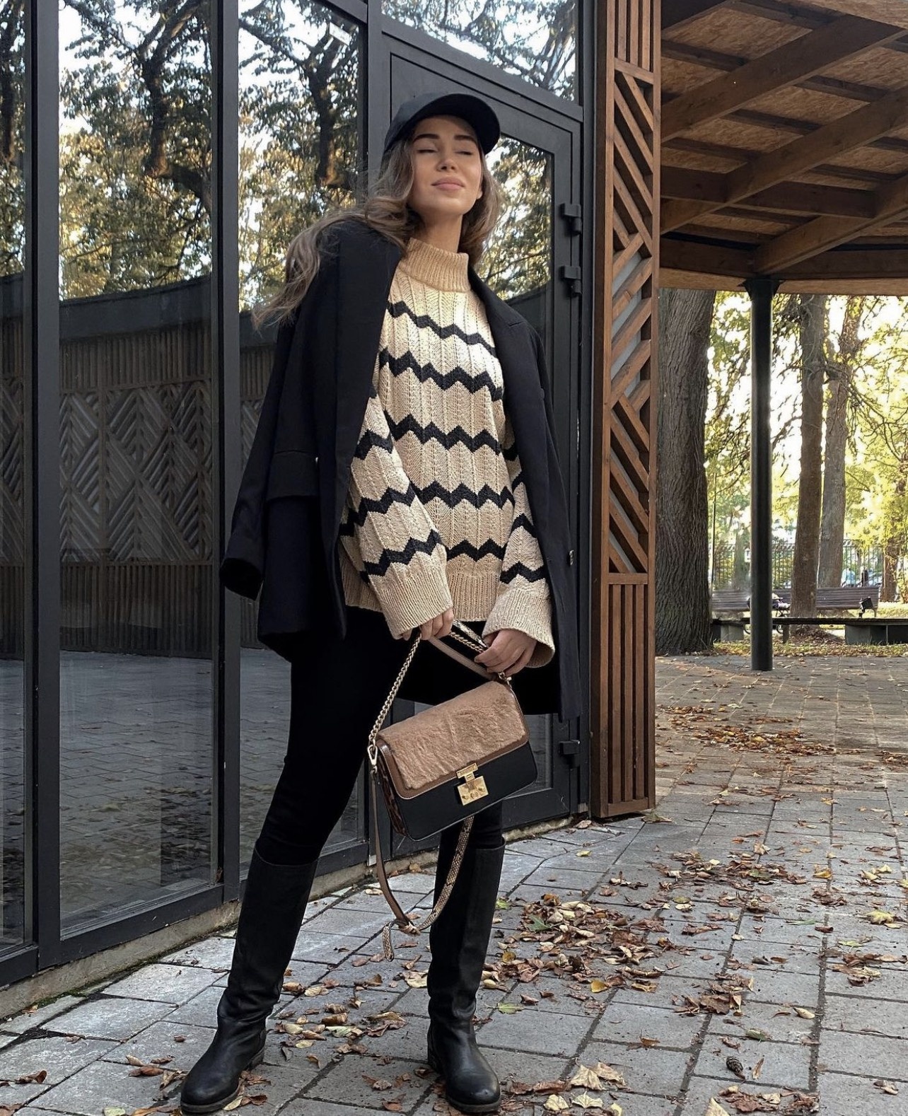 Lưu lại những gạch đầu dòng cách diện áo len oversized thời thượng nhất cho phái đẹp - Hình 11
