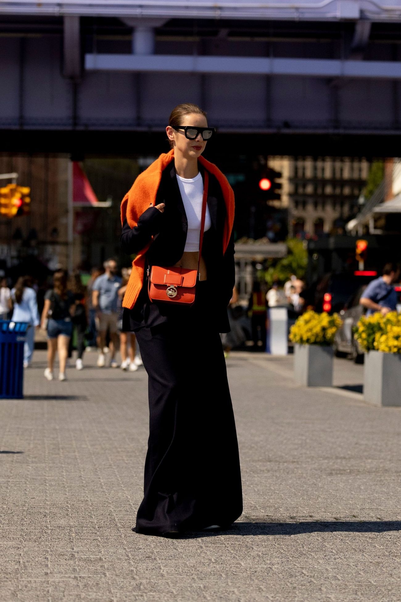 Lưu lại những gạch đầu dòng cách diện áo len oversized thời thượng nhất cho phái đẹp - Hình 7