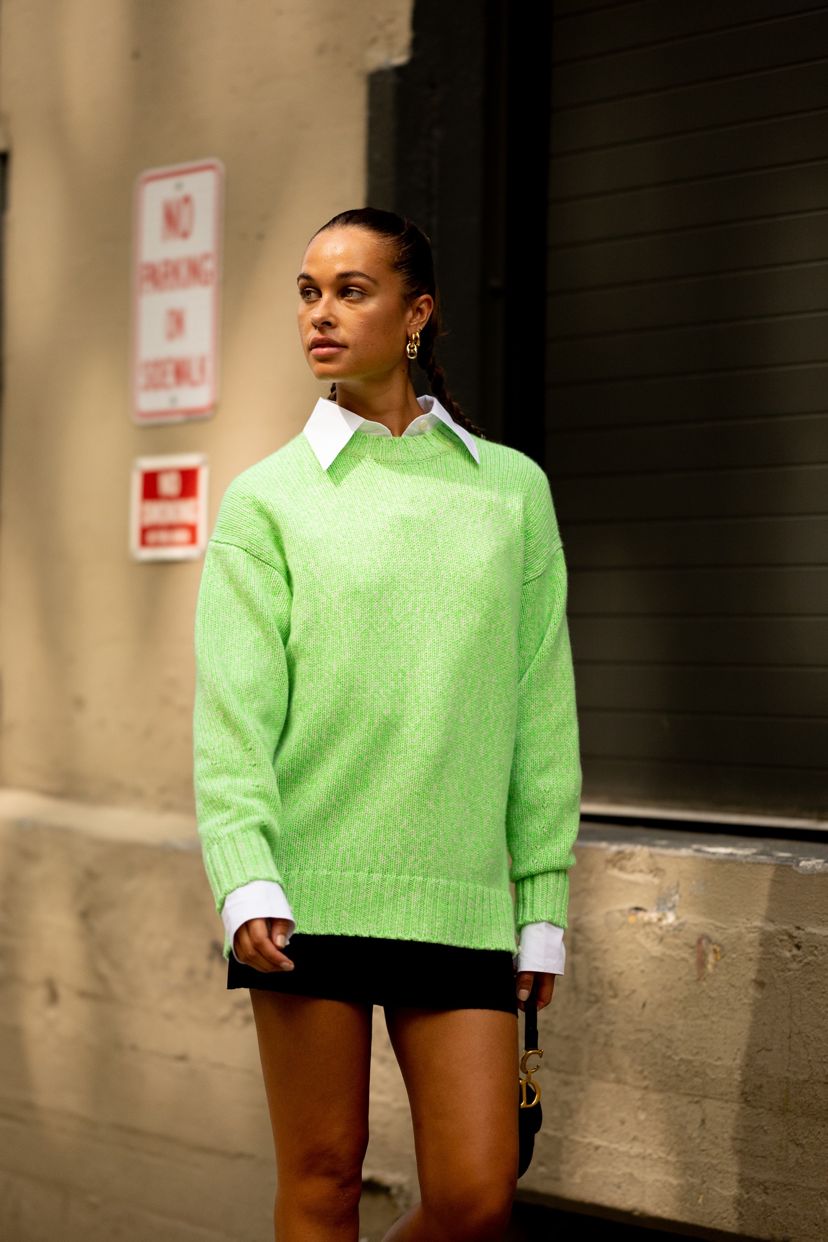Lưu lại những gạch đầu dòng cách diện áo len oversized thời thượng nhất cho phái đẹp - Hình 1