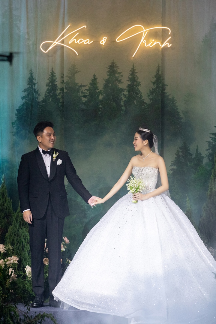 MC Liêu Hà Trinh nói lời ngôn tình với chồng doanh nhân trong đám cưới - Hình 6
