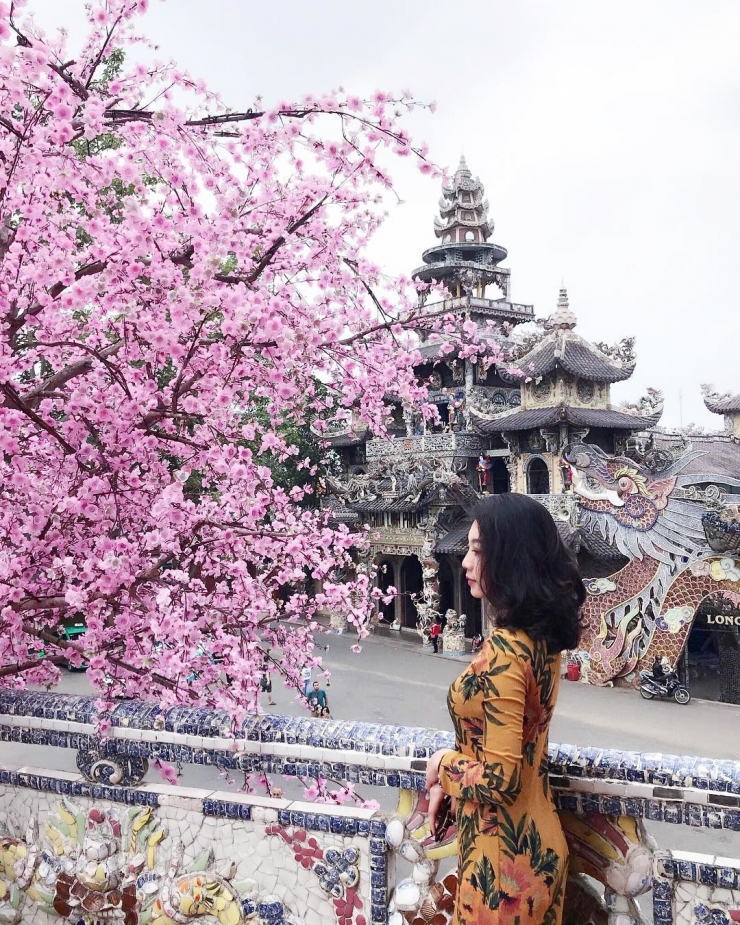 Ngắm chùa Linh Phước Đà Lạt với kiến trúc ve chai độc đáo - Hình 2
