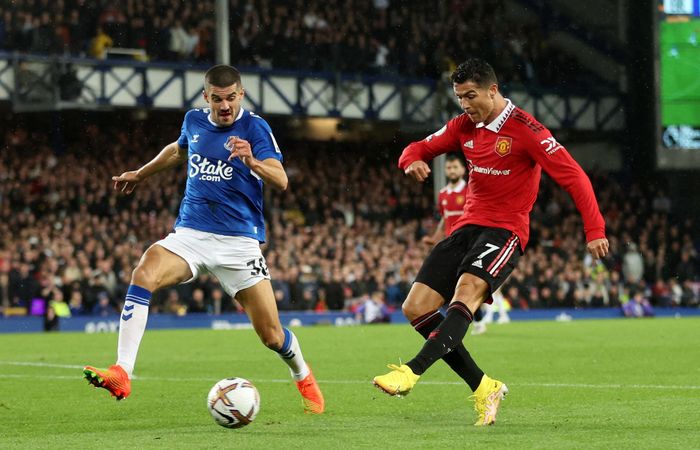 Ronaldo ghi bàn giúp MU ngược dòng hạ Everton - Hình 2