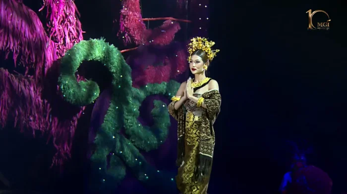 Thiên Ân xin lỗi khi bị chê trong Miss Grand, ông Nawat liền an ủi, được ưu ái như con gái cưng? - Hình 1