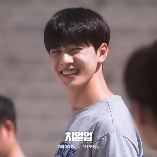 Kim Hyun Jin Cheer Up: Mỹ nam Hàn bị tẩy chay vì quá đẹp trai, chiếm hết hào quang của nam chính - Hình 3