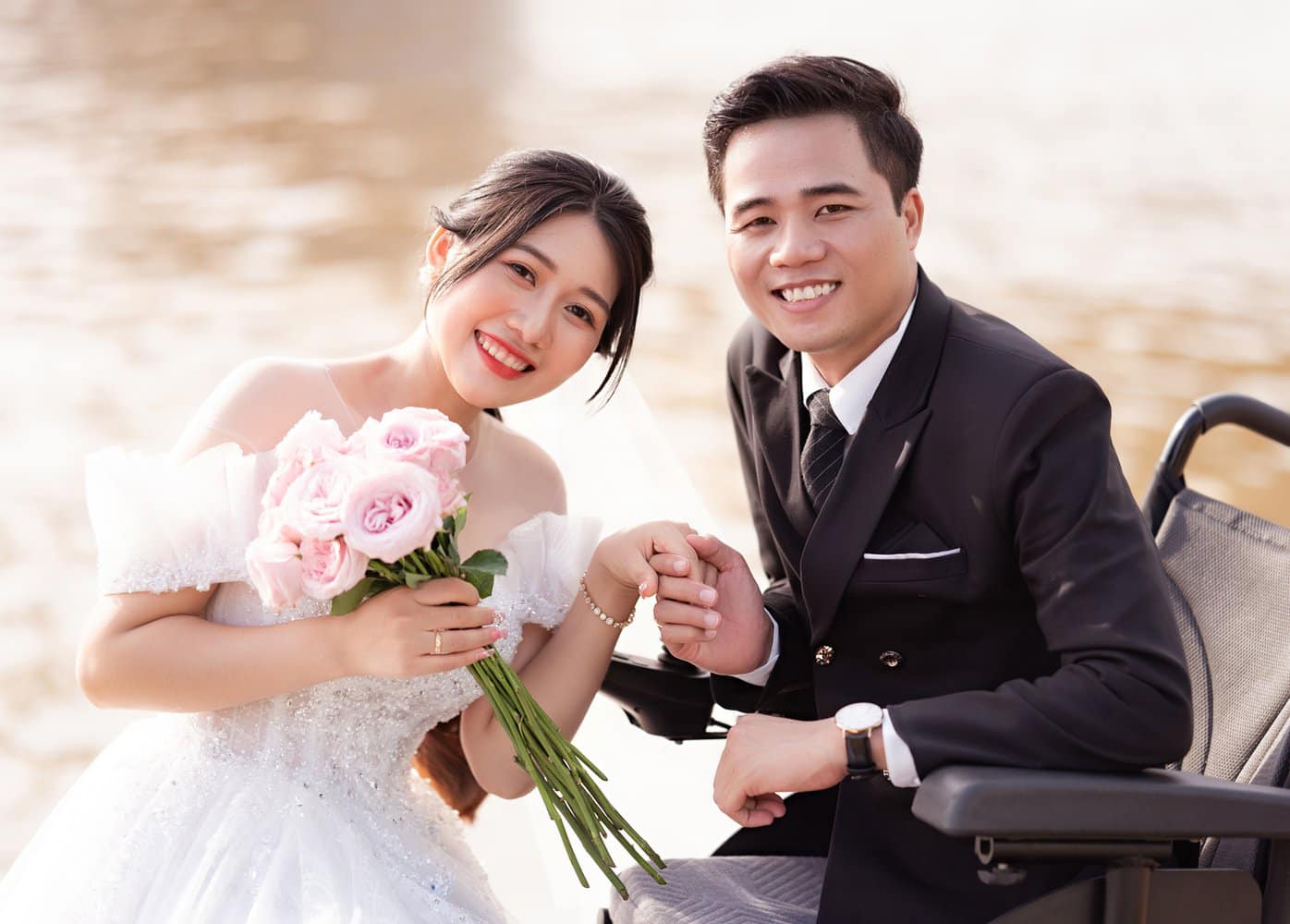 Tô Đình Khánh - 'chú rể không chân' tung bộ ảnh cưới chưa từng công bố, nhắn nhủ đến dàn khách mời - Hình 1