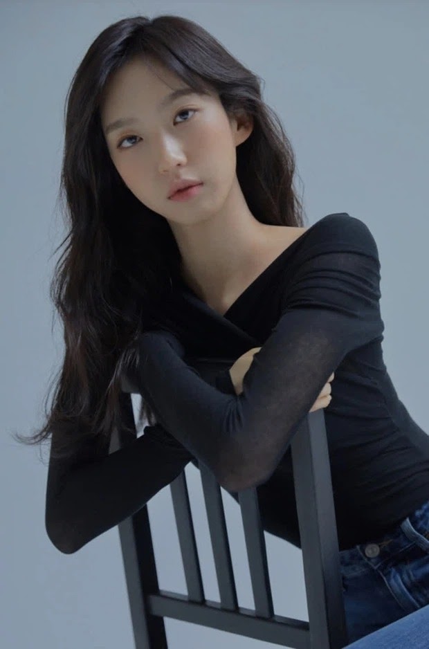 Han Ji Hyun (Cheer Up): Ngày càng bùng nổ, gia thế bí ẩn và mối quan hệ ít ai biết trong Kbiz - Hình 13