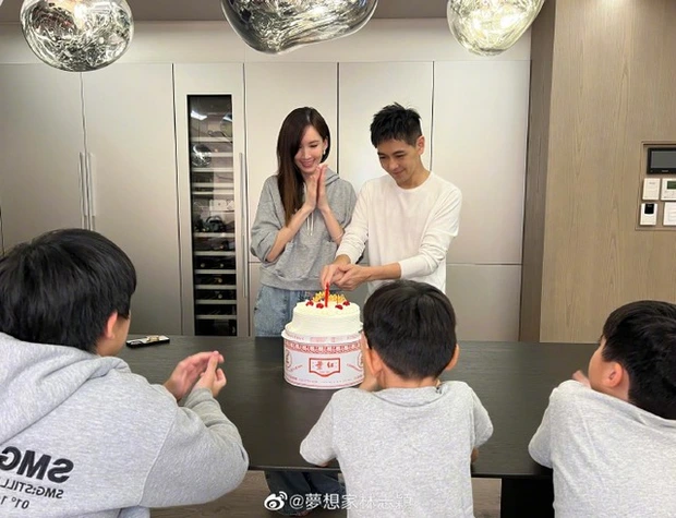 Lâm Chí Dĩnh lần đầu xuất hiện sau tai nạn xe hơi: Cơ thể gầy gò, gương mặt hốc thấy rõ - Hình 1