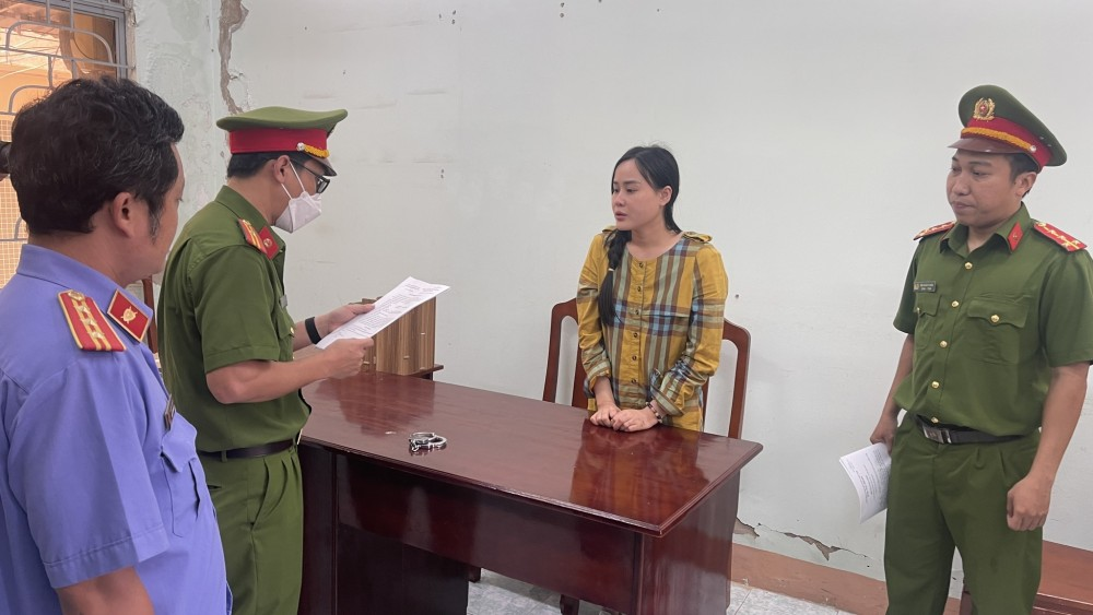 SỐC: Anna Bắc Giang bị bắt tạm giam, bạn trai tin đồn buồn bã lên tiếng: Anh giờ đã trắng tay - Hình 1
