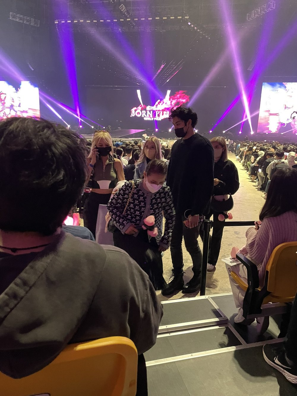BLACKPINK khiến fan bật khóc tại world tour 2022: Jisoo được Jung Hae In quan tâm đặc biệt - Hình 6