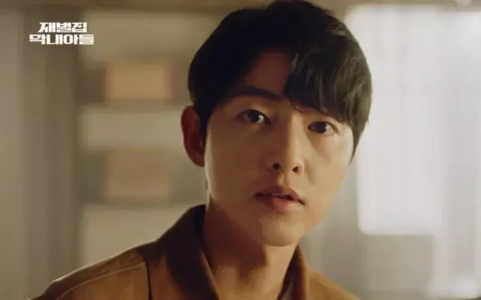 Song Joong Ki gây sốc khi bị nghi đã có con trai, ngoại hình lộ diện giống nhau như hai giọt nước? - Hình 7