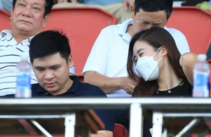 HOT: Đỗ Mỹ Linh bị 'đột nhập' đám hỏi: Bảo vệ túc trực, cô dâu lấp ló, dàn hậu quy tụ bê tráp - Hình 20
