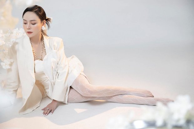 Huyền Trang - Vừa ly hôn chồng đã 'lăn giường' với Việt Anh, nhớ nghề cứ ngủ là mơ được đi diễn - Hình 6
