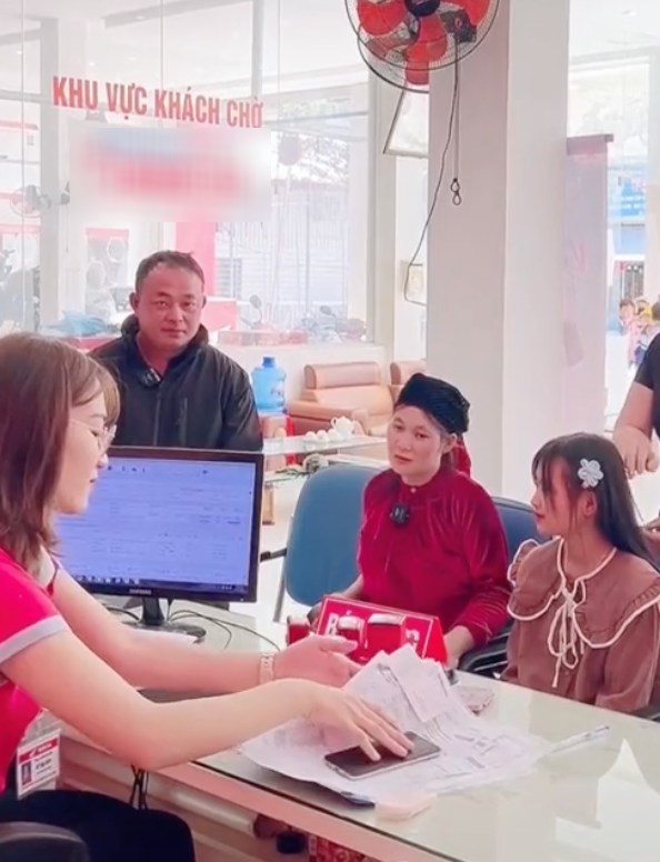 'Tiểu Màn Thầu' Hà Giang thu nhập khủng sau vài ngày làm mẫu độc quyền, mua vàng, xe cho bố mẹ - Hình 5