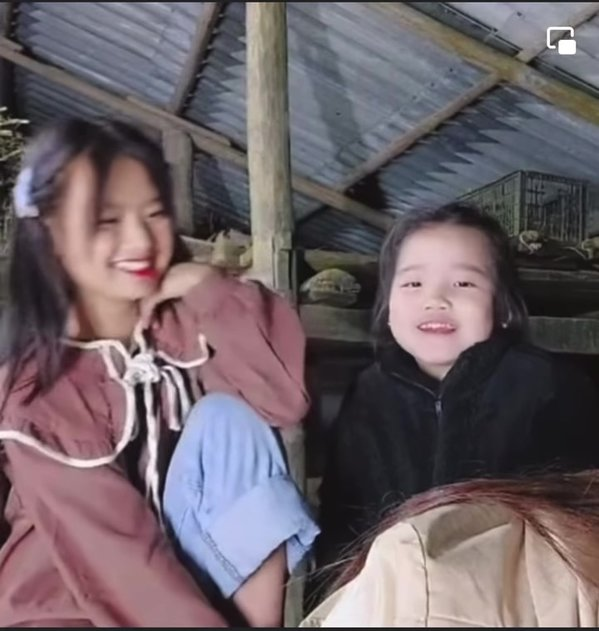 Phúng Phính Hà Giang ngày càng ra dáng nhà giàu, để lộ nhan sắc mẹ ruột như Quỳnh Búp Bê - Hình 4