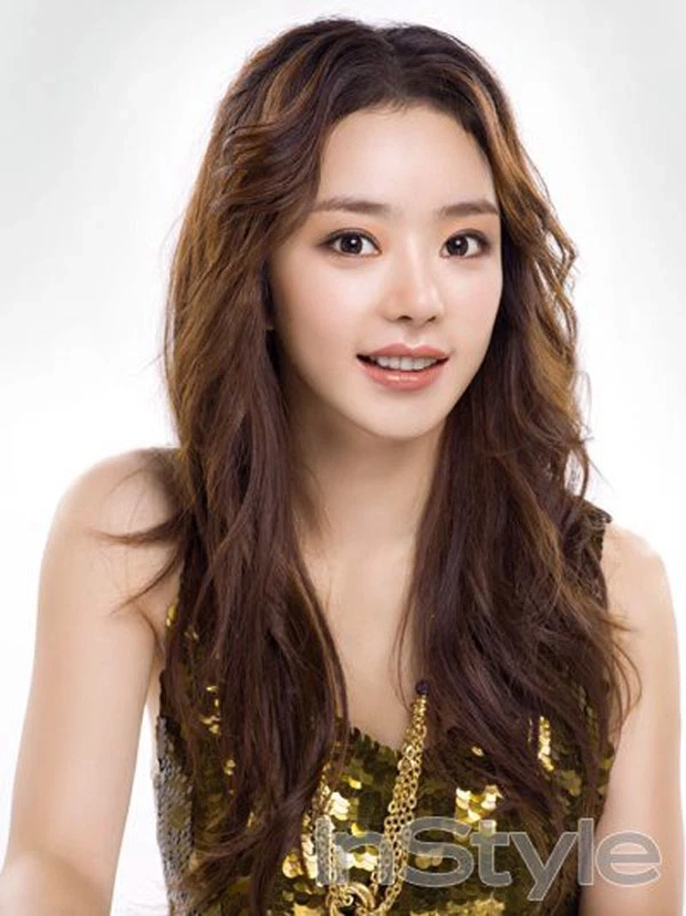 Seo Woo Mặt nạ thủy tinh: Lọ lem xứ Hàn lận đận vì phẫu thuật thẩm mỹ, khai gian tuổi - Hình 5