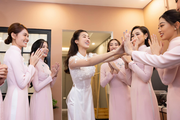 Đỗ Mỹ Linh hé lộ mối quan hệ với mẹ chồng trước làm dâu, công bố quà cưới nghìn tỷ không mua được - Hình 6