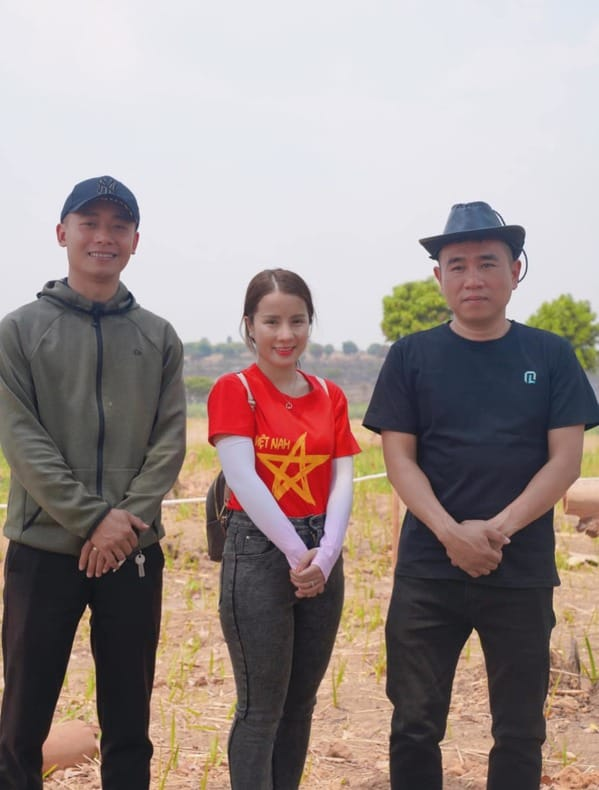 Bà Nhân Vlog áp lực khóc cả đêm khi bị nói ké fame, tiết lộ chi phí khủng trong chuyến đi châu Phi - Hình 1