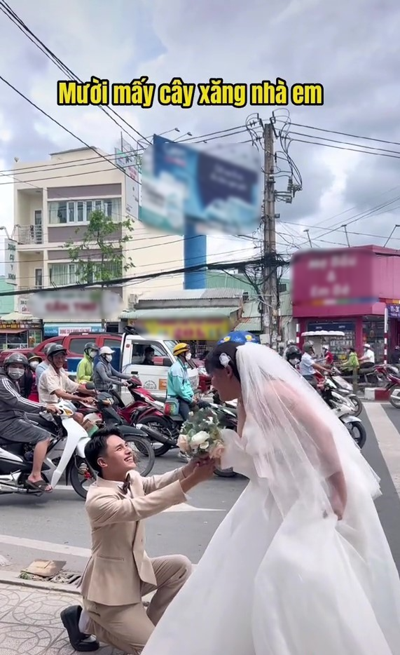 Hải Vót - Mai Kim Liên: Chuyện tình cặp đôi đũa lệch, cầu hôn giữa ngã tư đông người qua - Hình 5