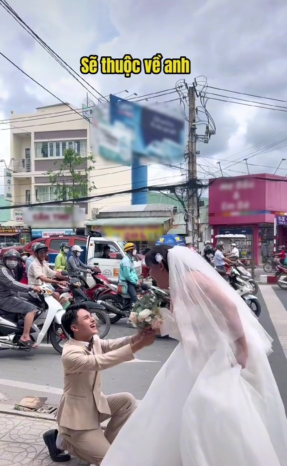 Hải Vót - Mai Kim Liên: Chuyện tình cặp đôi đũa lệch, cầu hôn giữa ngã tư đông người qua - Hình 6