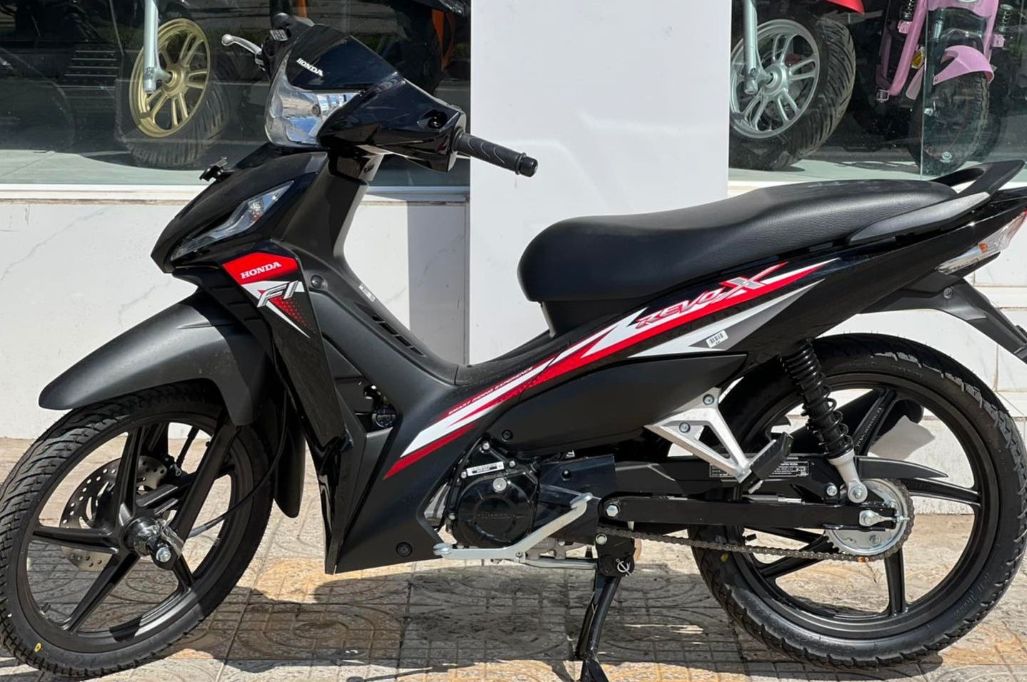 Honda ADV 160 vừa ra mắt tại Indonesia có gì đặc biệt?