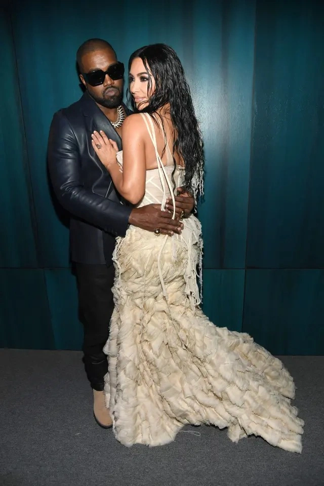 Kanye West chính thức đền tội sau bê bối đời tư liên tục diễn ra - Hình 4