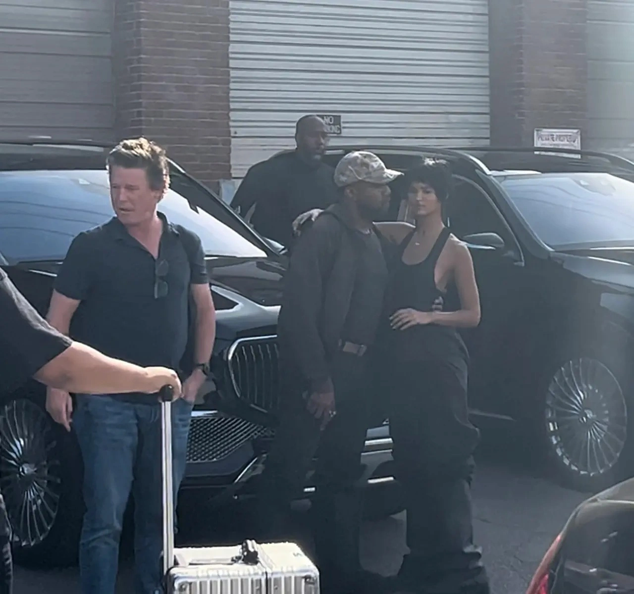 Kanye West chính thức đền tội sau bê bối đời tư liên tục diễn ra - Hình 6