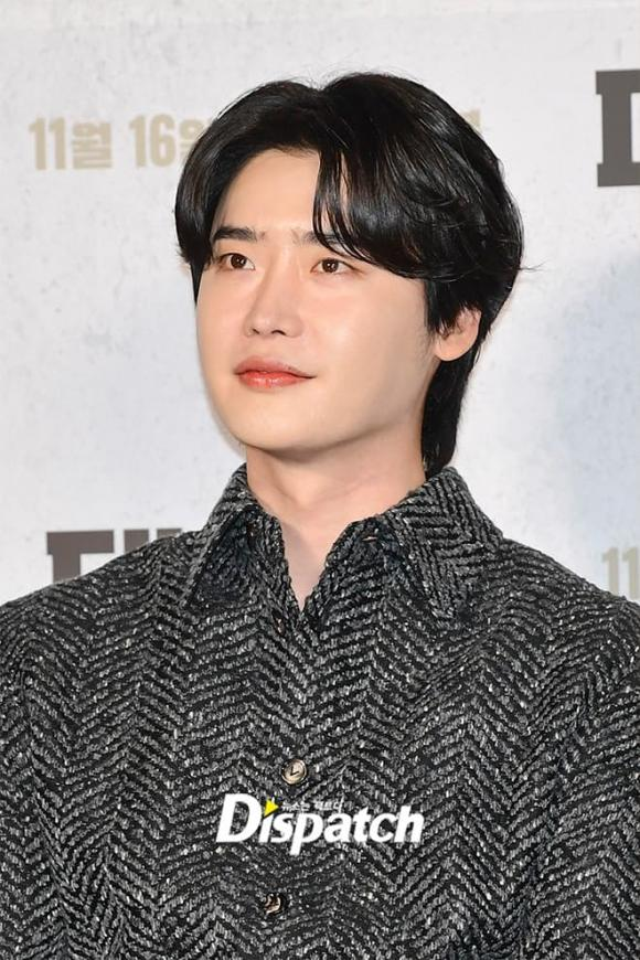Lee Jong Suk mặt sưng phù khác lạ, phát tướng khó nhận ra nghi lạm dụng phẫu thuật thẩm mỹ quá đà? - Hình 2
