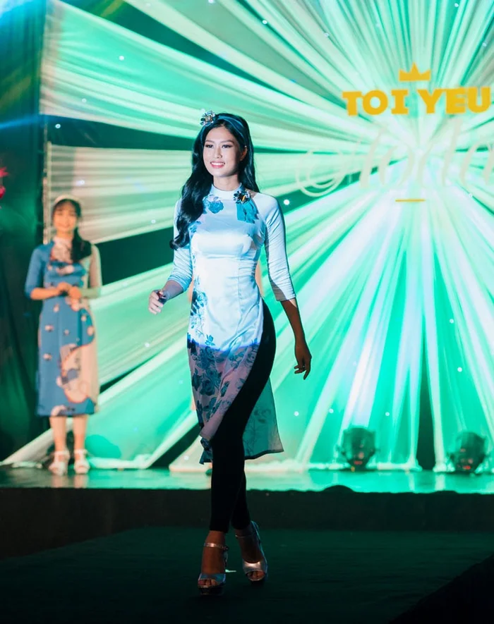 Thiên Ân công bố đầm dạ hội na ná Thùy Tiên, nghi bị chơi xấu trước bán kết, lộ clip thời còn phèn - Hình 1