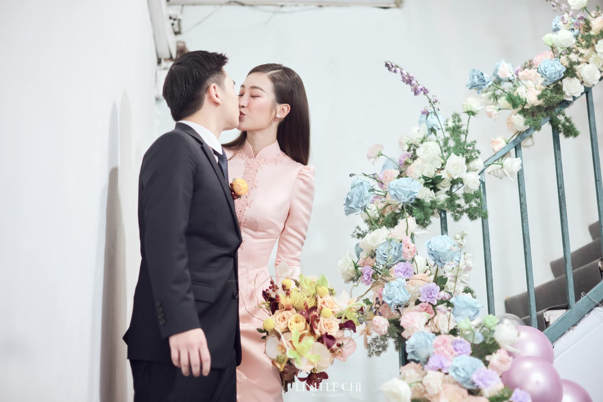 Đỗ Mỹ Linh cười tít mắt bên thiếu gia Đỗ Vinh Quang khi bước chân về nhà chồng, dàn siêu xe đổ bộ - Hình 21