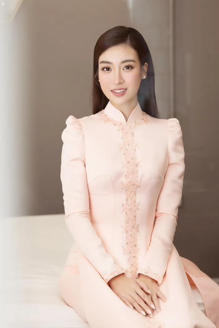 Đỗ Mỹ Linh cười tít mắt bên thiếu gia Đỗ Vinh Quang khi bước chân về nhà chồng, dàn siêu xe đổ bộ - Hình 2
