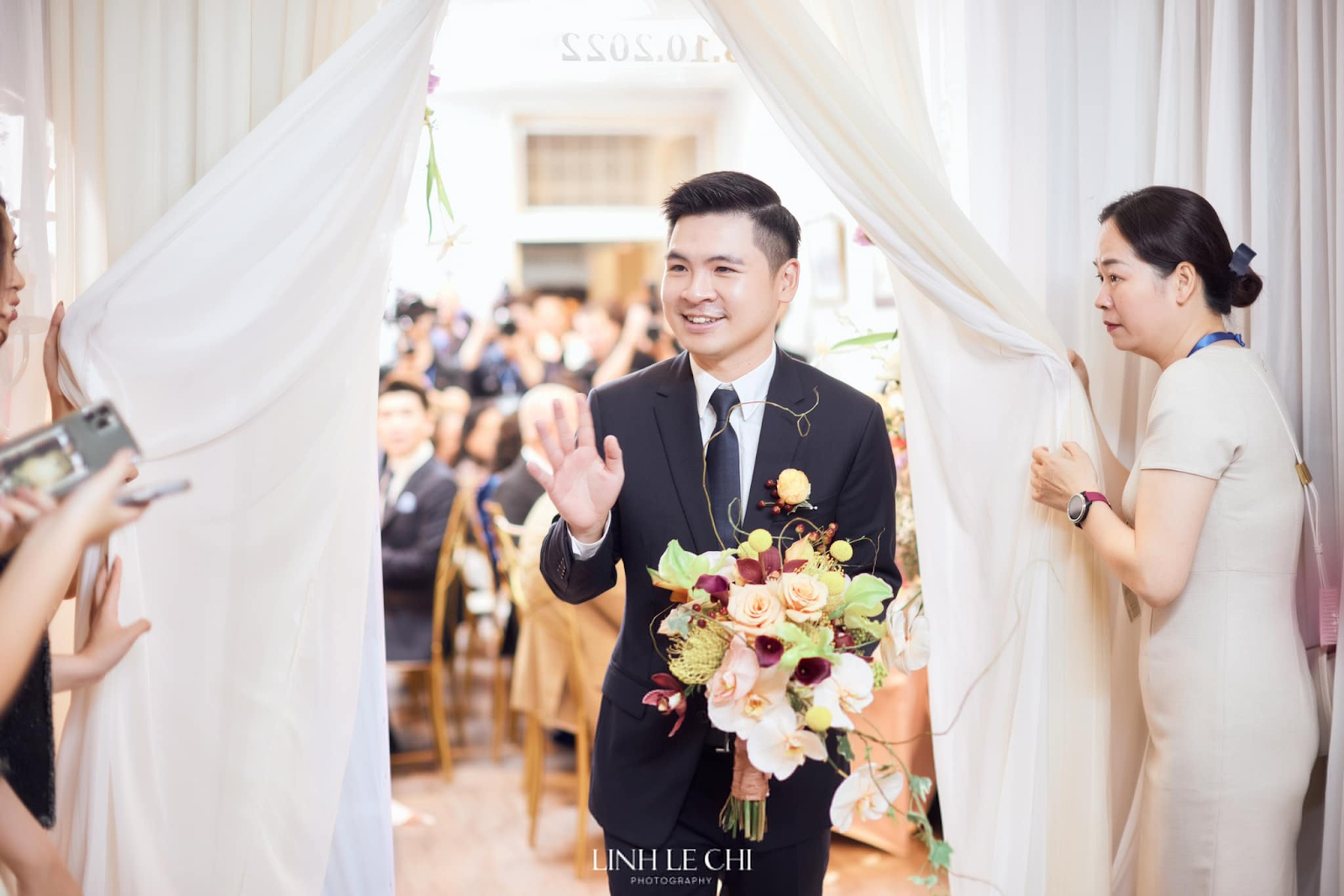 Đỗ Mỹ Linh khóa môi chủ tịch, chú rể lộ khuyết điểm ở mặt tiền - gia đình chồng nhận xét con dâu - Hình 1