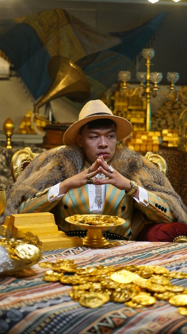 Trung Ruồi: Bị miệt thị ngoại hình, làm diễn viên hài vì quá xấu và cái kết viên mãn bên vợ xinh đẹp - Hình 7